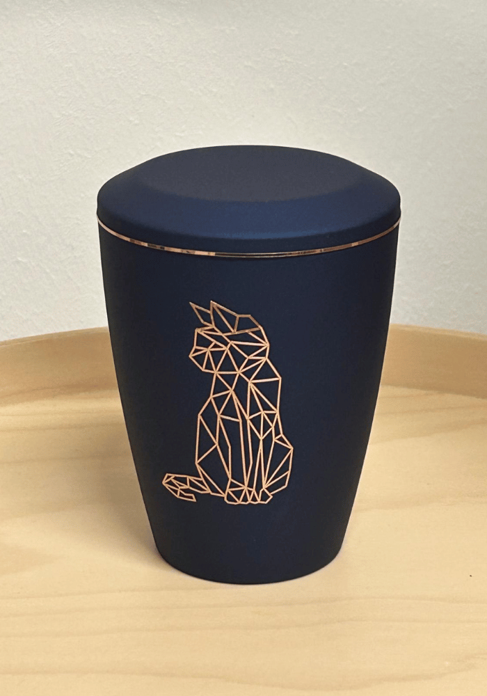 Beispielurne der Tierbestattung Fell und Flügel.