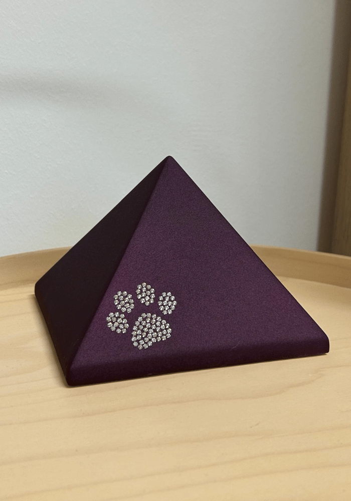 Beispielurne der Tierbestattung Fell und Flügel.